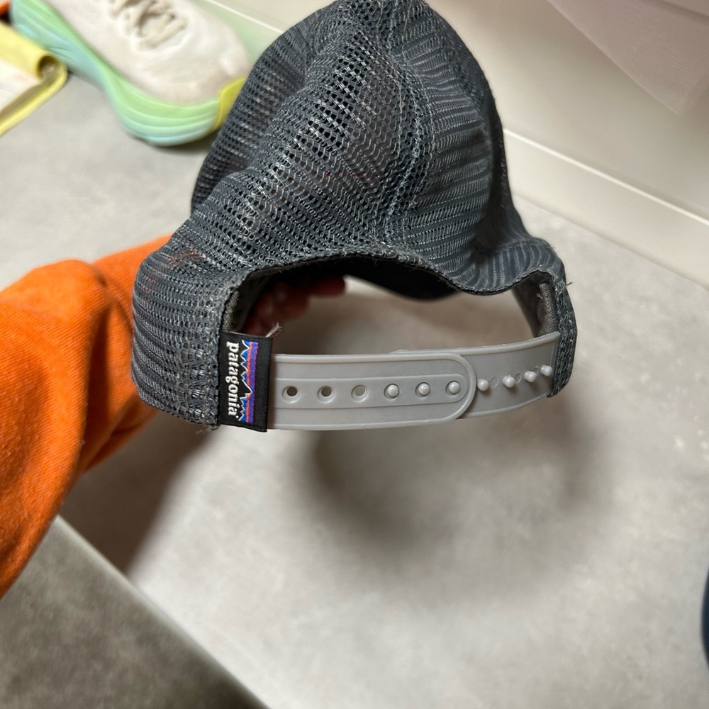 PATAGONIA - Fitz Roy Trout Trucker Hat - Adjustable - Drifter Gray - Picture 3 of 4